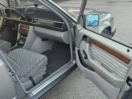 Mercedes-Benz E 230 1990 года за 1 800 000 тг. в Тараз – фото 45