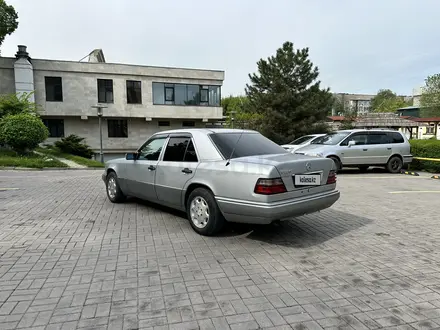 Mercedes-Benz E 220 1994 года за 1 900 000 тг. в Алматы – фото 5