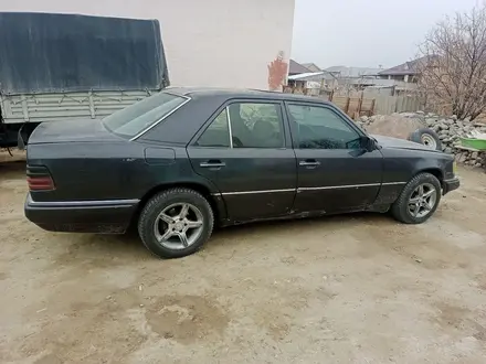 Mercedes-Benz E 220 1994 года за 1 100 000 тг. в Кызылорда – фото 2