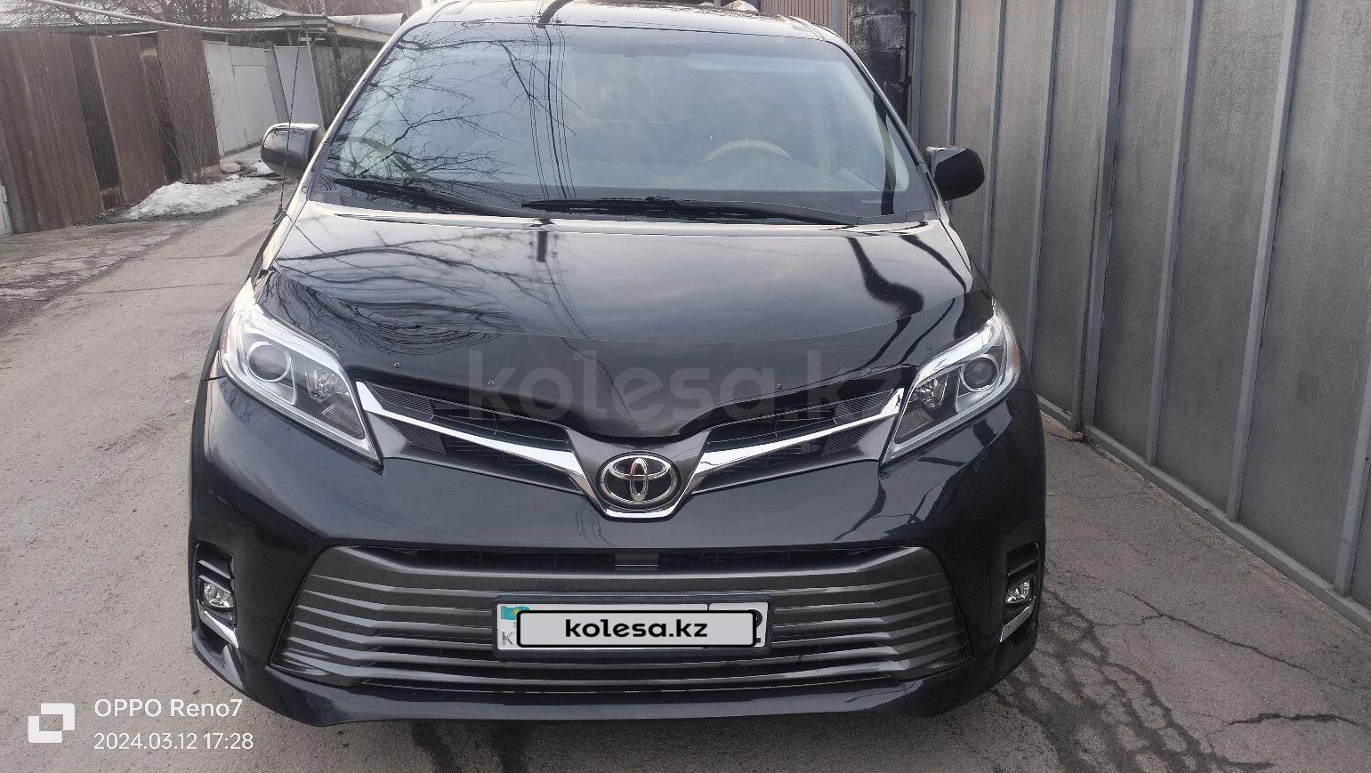 Toyota Sienna 2013 г.