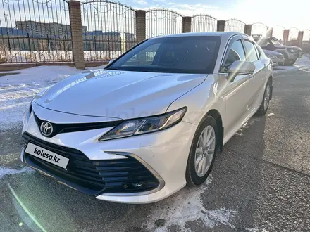 Toyota Camry 2022 года за 17 500 000 тг. в Актобе