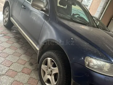 Volkswagen Touareg 2006 года за 6 000 000 тг. в Алматы – фото 2