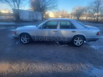 Mercedes-Benz E 220 1992 года за 2 400 000 тг. в Павлодар – фото 8