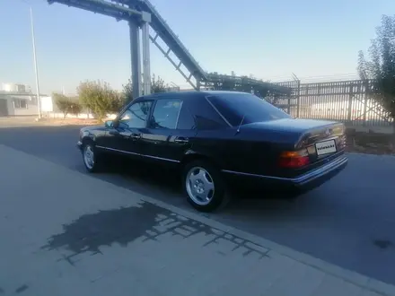 Mercedes-Benz E 200 1992 года за 2 200 000 тг. в Шымкент – фото 4