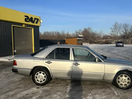 Mercedes-Benz E 200 1992 года за 1 650 000 тг. в Караганда – фото 3