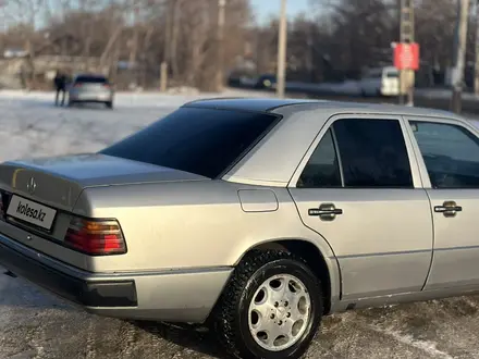 Mercedes-Benz E 200 1992 года за 1 650 000 тг. в Караганда – фото 4