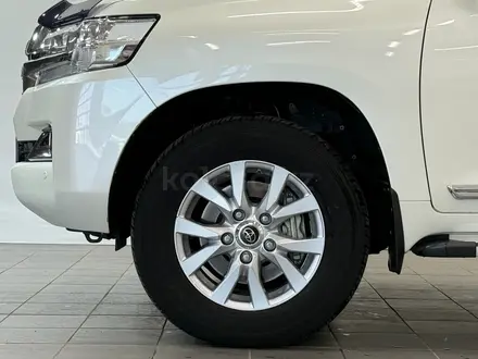 Toyota Land Cruiser Luxe 2020 года за 32 900 000 тг. в Астана – фото 17