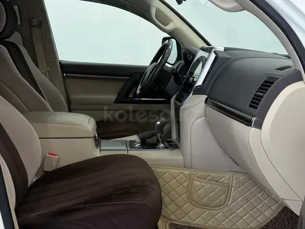 Toyota Land Cruiser Luxe 2020 года за 32 900 000 тг. в Астана – фото 6