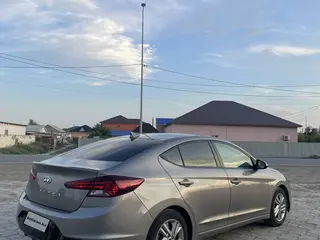 Hyundai Elantra, 2019
