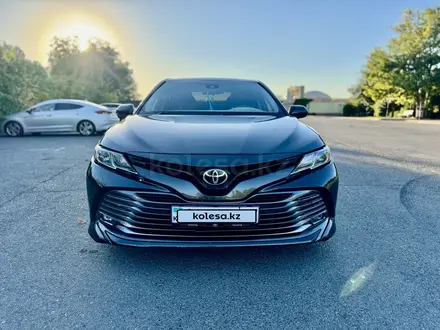 Toyota Camry 2018 года за 12 000 000 тг. в Шымкент