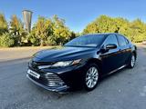 Toyota Camry 2018 годаүшін12 000 000 тг. в Шымкент – фото 2