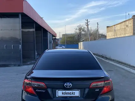 Toyota Camry 2013 года за 5 200 000 тг. в Атырау – фото 15