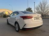 Hyundai Accent 2021 года за 9 500 000 тг. в Караганда – фото 2