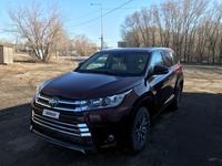 Toyota Highlander 2019 года за 12 800 000 тг. в Семей