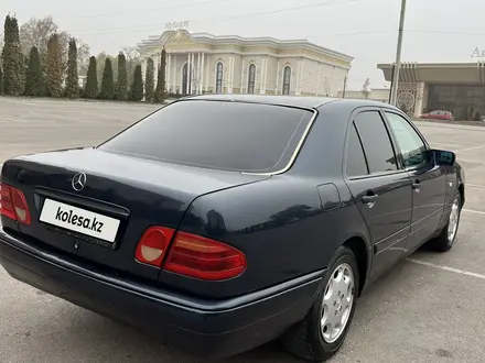 Mercedes-Benz E 240 1998 года за 3 100 000 тг. в Алматы – фото 19