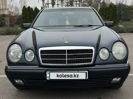 Mercedes-Benz E 240 1998 года за 3 100 000 тг. в Алматы – фото 2