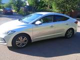 Hyundai Elantra 2017 года за 6 100 000 тг. в Караганда – фото 2