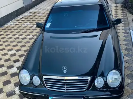 Mercedes-Benz E 320 2000 года за 5 000 000 тг. в Шымкент – фото 2