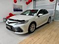 Toyota Camry 2023 года за 15 990 000 тг. в Актобе