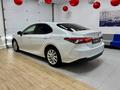 Toyota Camry 2023 года за 15 990 000 тг. в Актобе – фото 2