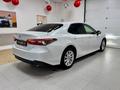 Toyota Camry 2023 года за 15 990 000 тг. в Актобе – фото 3