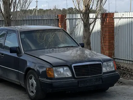 Mercedes-Benz E 200 1994 года за 1 333 333 тг. в Павлодар