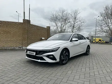 Hyundai Elantra 2023 года за 8 100 000 тг. в Семей – фото 2