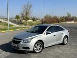 Chevrolet Cruze 2011 года за 3 800 000 тг. в Шымкент – фото 2