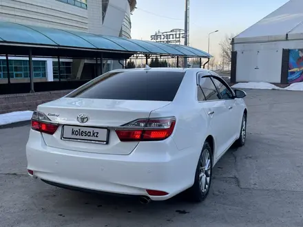 Toyota Camry 2018 года за 14 200 000 тг. в Алматы – фото 3