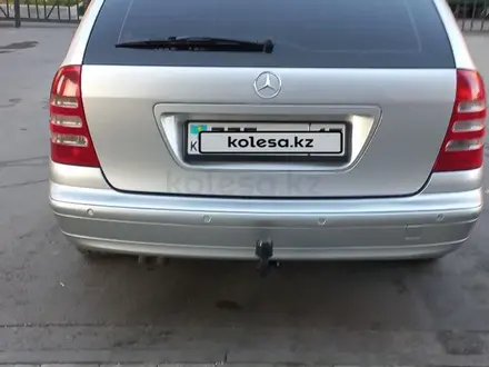 Mercedes-Benz C 180 2002 года за 4 300 000 тг. в Петропавловск – фото 3