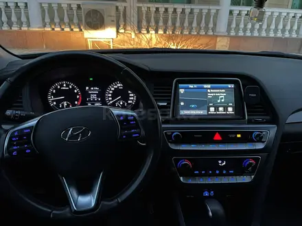 Hyundai Sonata 2019 года за 9 990 000 тг. в Шымкент – фото 4