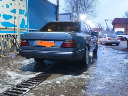 Mercedes-Benz E 230 1991 года за 1 850 000 тг. в Алматы – фото 3