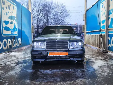 Mercedes-Benz E 230 1991 года за 1 850 000 тг. в Алматы – фото 4