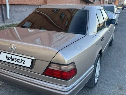 Mercedes-Benz E 220 1994 года за 2 800 000 тг. в Кызылорда – фото 4