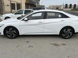 Hyundai Elantra 2024 годаfor8 900 000 тг. в Актау – фото 4