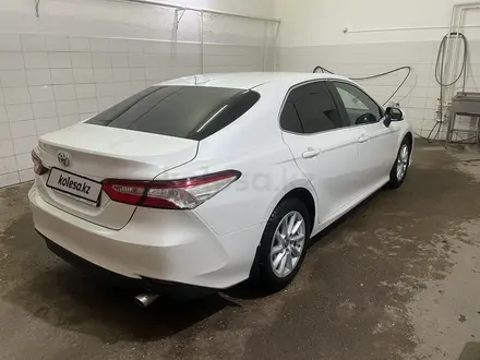 Toyota Camry 2021 года за 12 950 000 тг. в Астана – фото 3