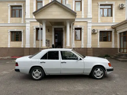 Mercedes-Benz E 220 1992 года за 2 400 000 тг. в Алматы – фото 8