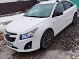 Chevrolet Cruze 2013 года за 3 500 000 тг. в Атырау – фото 2