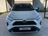 Toyota RAV4 2021 года за 16 800 000 тг. в Шымкент