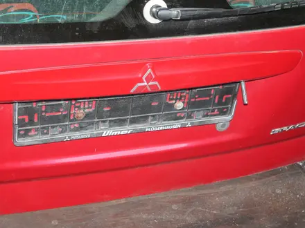 Крышка багажника на Митсубиши за 50 000 тг. в Караганда – фото 5