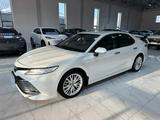 Toyota Camry 2020 года за 14 300 000 тг. в Шымкент – фото 2