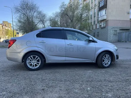 Chevrolet Aveo 2014 года за 3 800 000 тг. в Караганда – фото 3