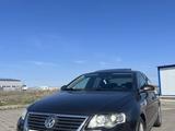 Volkswagen Passat 2005 года за 3 800 000 тг. в Астана – фото 2