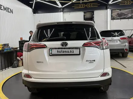 Toyota RAV4 2016 года за 11 200 000 тг. в Усть-Каменогорск – фото 4