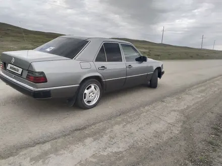 Mercedes-Benz E 220 1990 года за 2 500 000 тг. в Караганда – фото 5