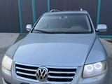 Volkswagen Touareg 2004 года за 3 800 000 тг. в Астана – фото 2