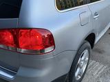Volkswagen Touareg 2004 года за 3 800 000 тг. в Астана – фото 5