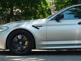 BMW M5 2022 года за 51 000 000 тг. в Алматы – фото 4