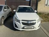 Chevrolet Cruze 2013 года за 2 500 000 тг. в Атырау – фото 2