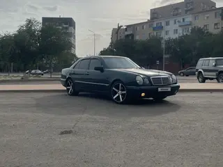 Mercedes-Benz E 320